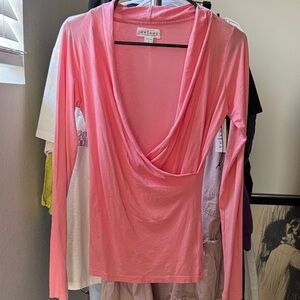 NWT Velvet by Graham & Spencer Women's Meri Gauzy Whisper
Classics Top